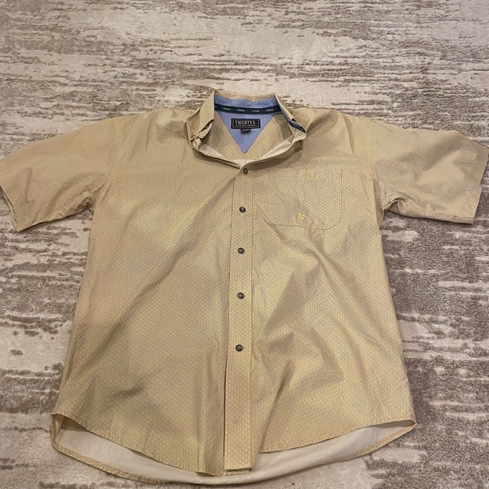 Wrangler 20X short sleeve button down. Medium